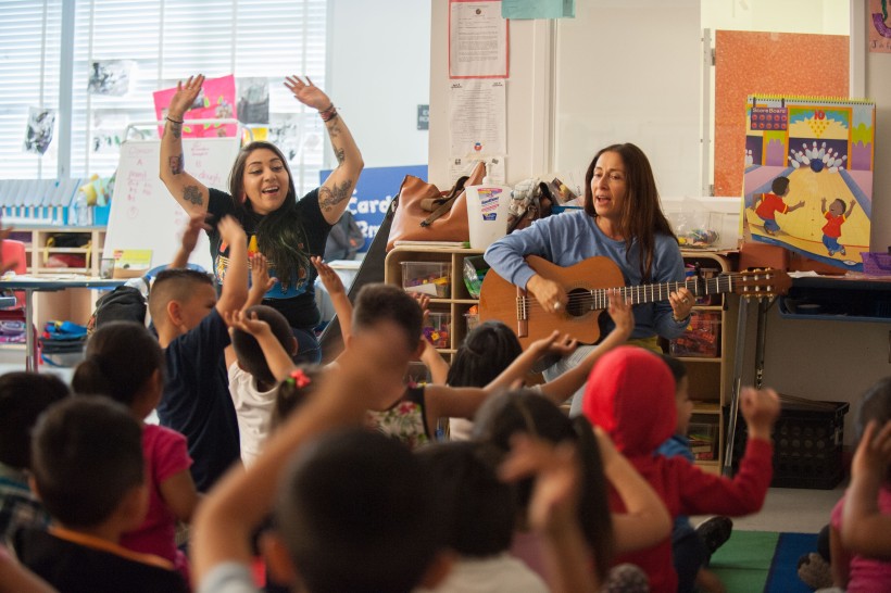 Teaching Artist, Jacqueline Fuentes, and Teaching Assistant, Leslie Guardado, during a music session.